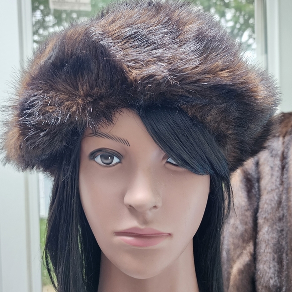 Donna Slayers’ Fabulous Furs Brown Faux Fur Sable Hat - Picture 1 of 13